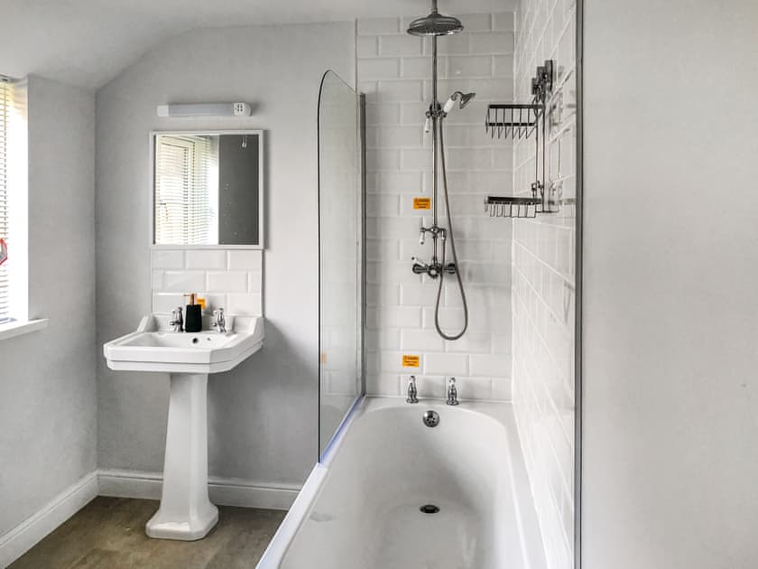 Bathroom | Brynich Villa, Brecon