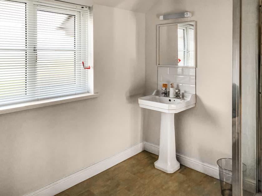 Bathroom | Brynich Villa, Brecon
