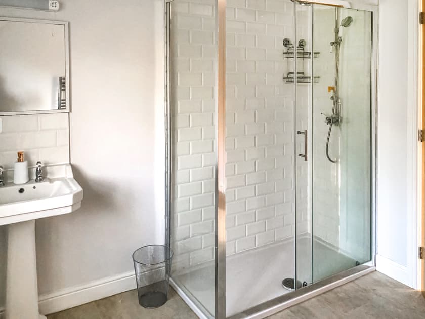 Bathroom | Brynich Villa, Brecon