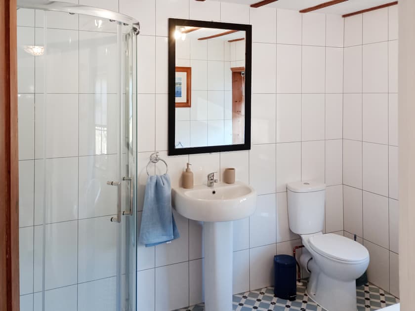 Bathroom | The Olde Cottage, Hythe