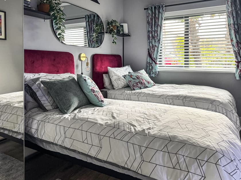 Twin bedroom | Monument House, Totland