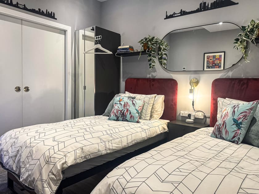 Twin bedroom | Monument House, Totland