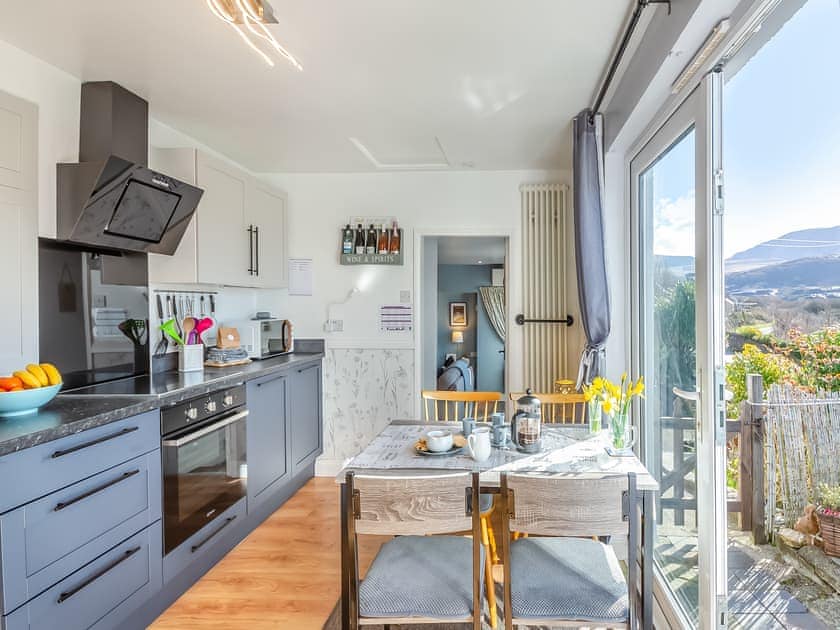 Kitchen | Hyfrydle Cottage, Talysarn