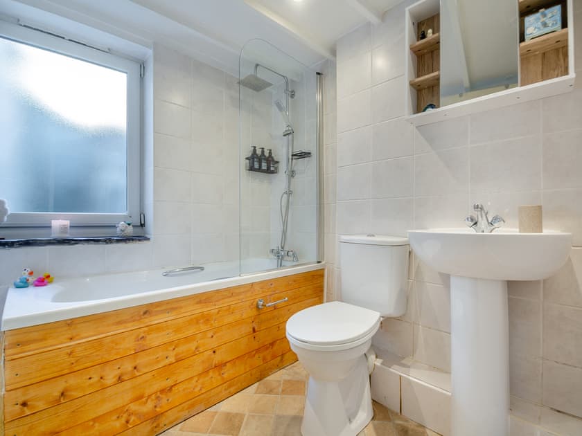 Bathroom | Hyfrydle Cottage, Talysarn
