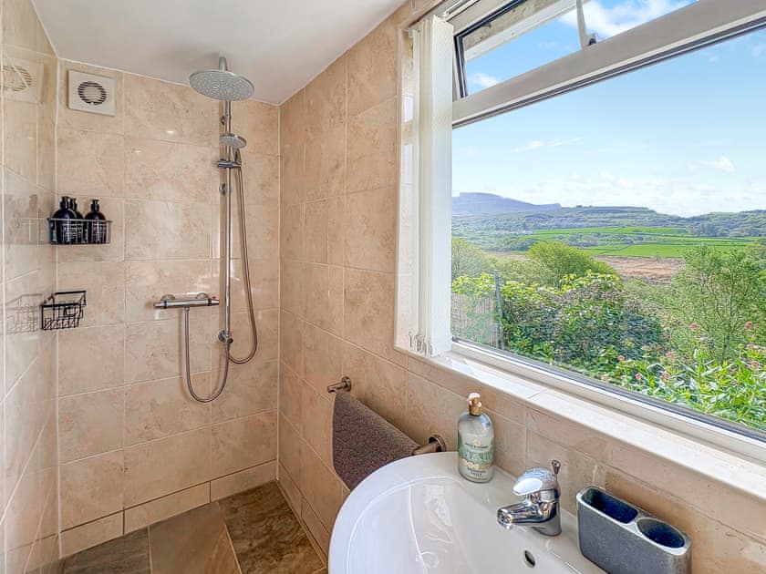 Wet room | Hyfrydle Cottage, Talysarn