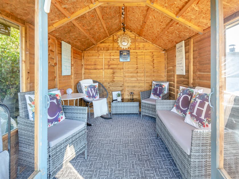 Summerhouse | Hyfrydle Cottage, Talysarn
