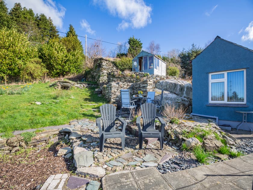 Garden and grounds | Hyfrydle Cottage, Talysarn