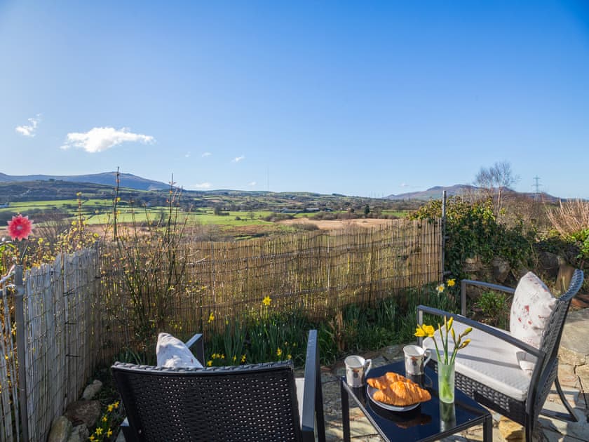 Garden and grounds | Hyfrydle Cottage, Talysarn