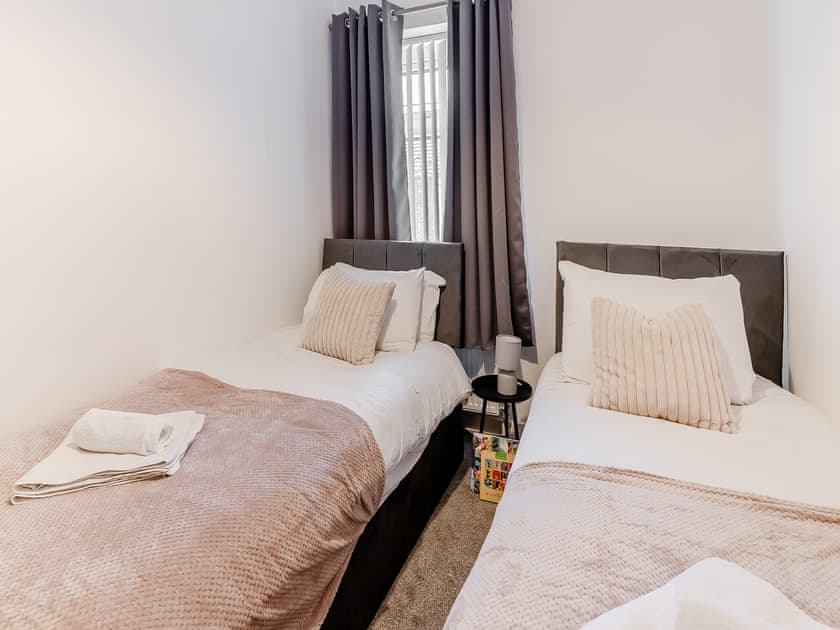 Twin bedroom | Heaven’s Cottage, Rhondda Valley