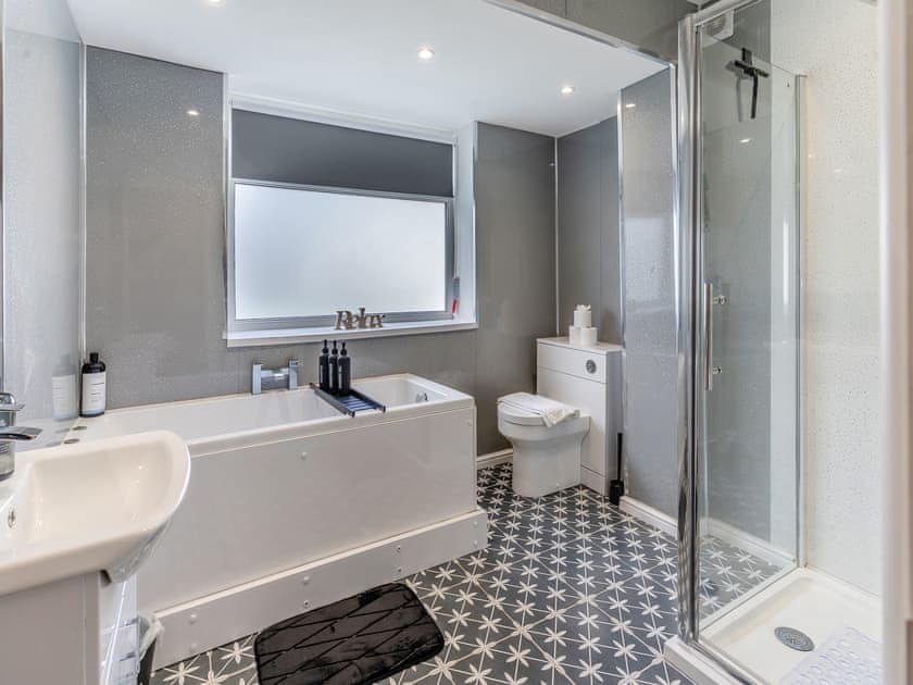 Bathroom | Heaven’s Cottage, Rhondda Valley
