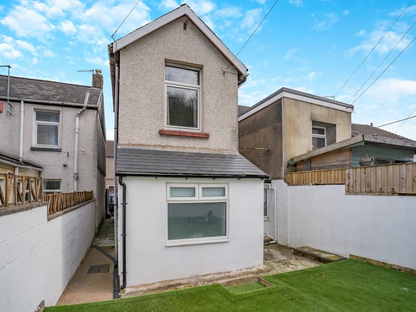 Patio | Heaven’s Cottage, Rhondda Valley