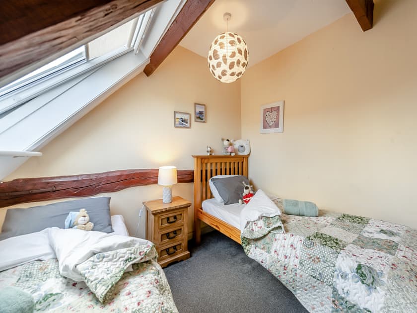 Twin bedroom | The Old Barn - Norfolk Coastal Cottages, Heacham, near Hunstanton