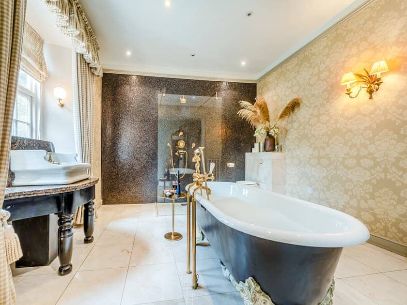 Bathroom | Gwynfryn, Llanarth