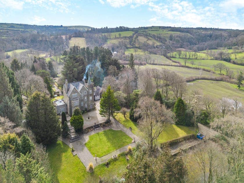 Setting | Gwynfryn, Llanarth