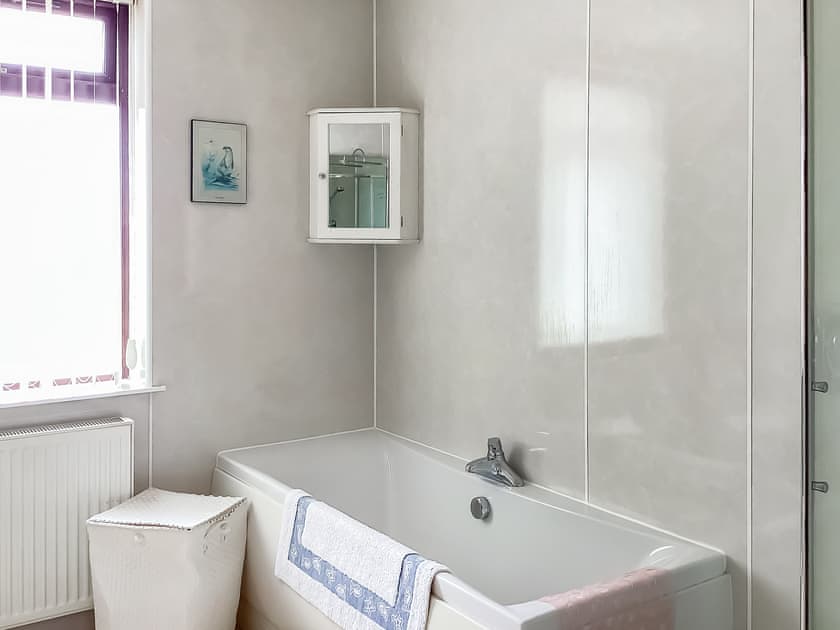 Bathroom | Cosy Cottage by the Sea, Cromarty