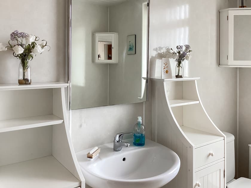 Bathroom | Cosy Cottage by the Sea, Cromarty