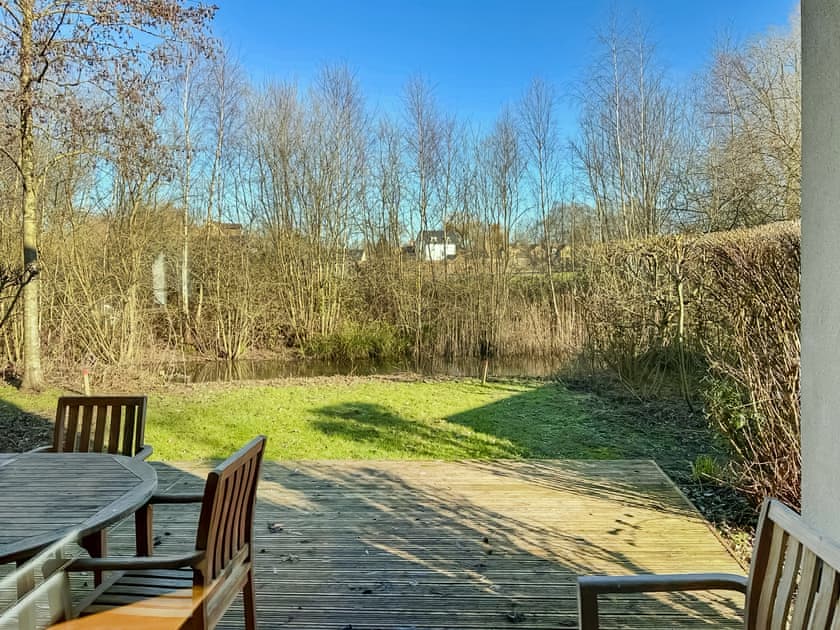 Patio and back garden leading to river | Nuthatch, Cirencester