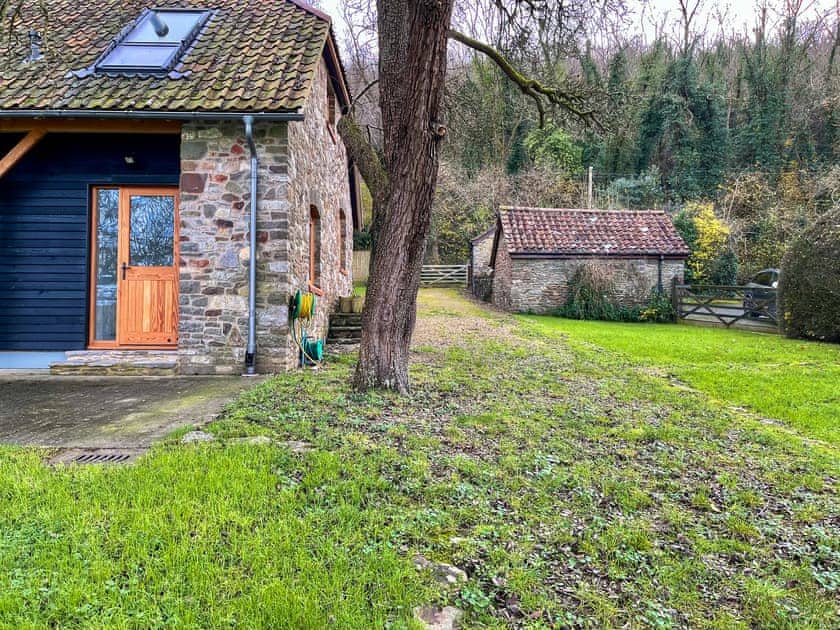 Outdoor | Walnut Cottage Barn, Clevedon