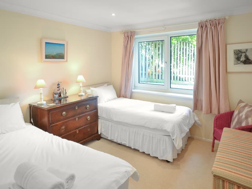 Twin bedroom | Pencuil, St Mawes