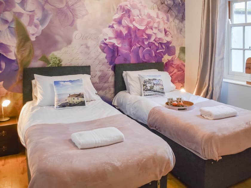 Twin bedroom | Upper Bath House, Cromer