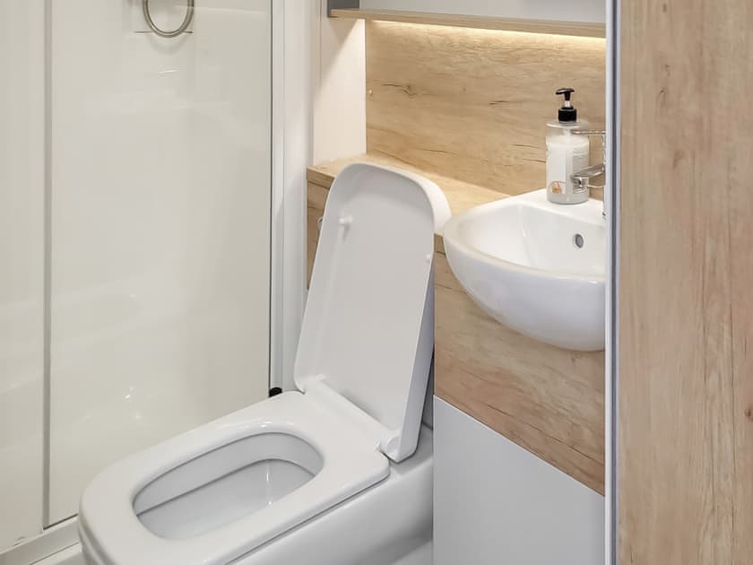 Bathroom | Brook Retreat, Tremadog