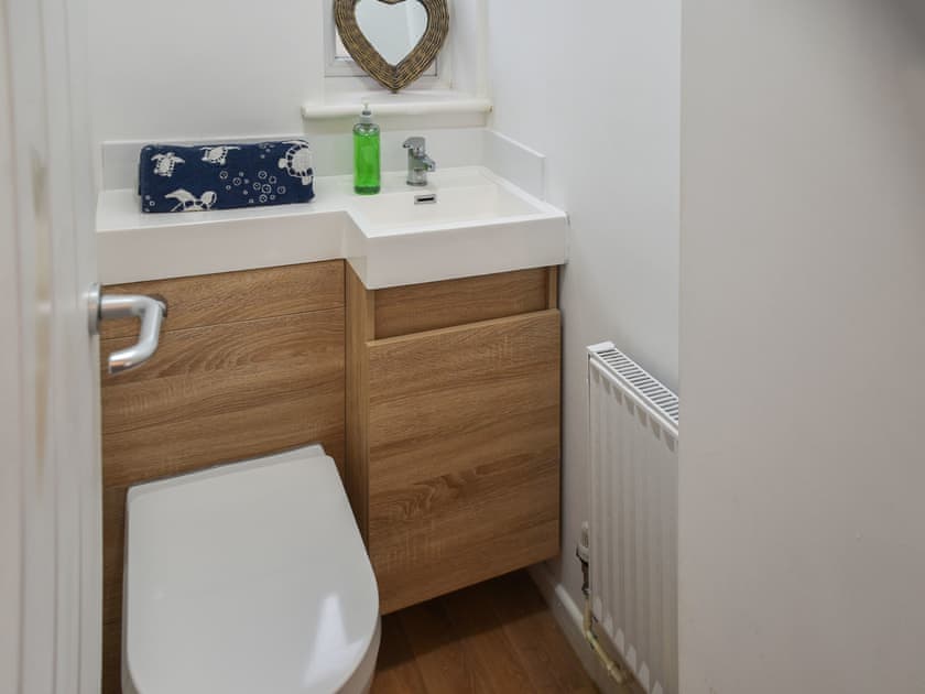 Separate toilet | Bittern Lodge, Cromer