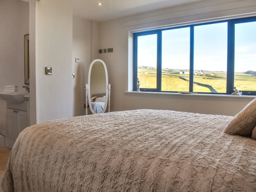 Double bedroom | The Wolfs Den - Fox and Wolf Retreats, Laneshawbridge, near Colne