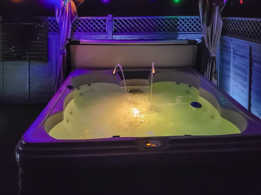 Hot tub | The Smithy, Little Witley, near Worcestershire