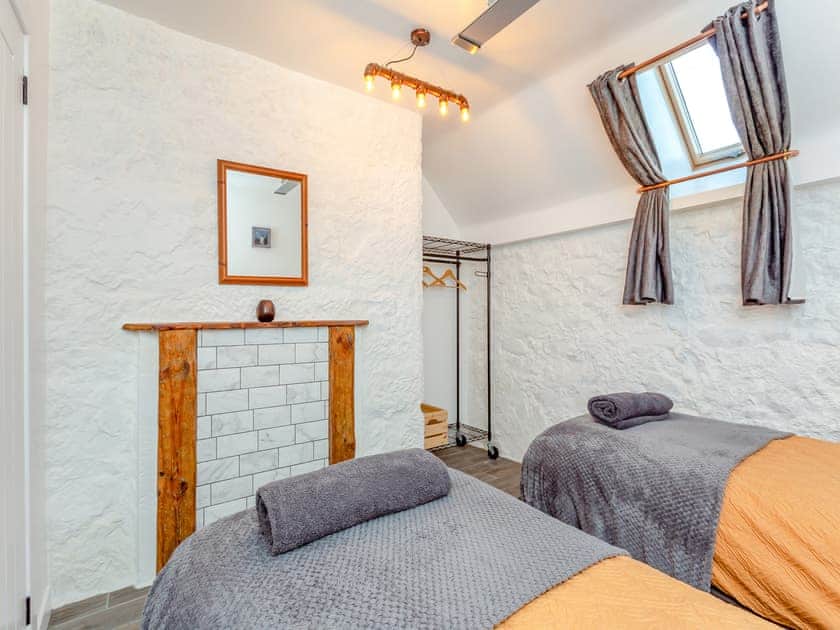 Twin bedroom | Smiddy Cottage, Portmahomack
