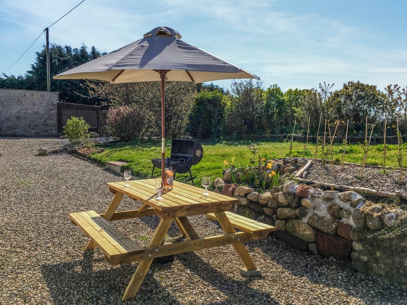 Sitting-out-area | Smiddy Cottage, Portmahomack