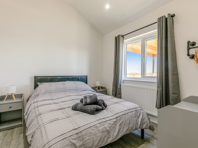 Double bedroom | Lodge 2 - Fieldview Fishery, Saltfleetby