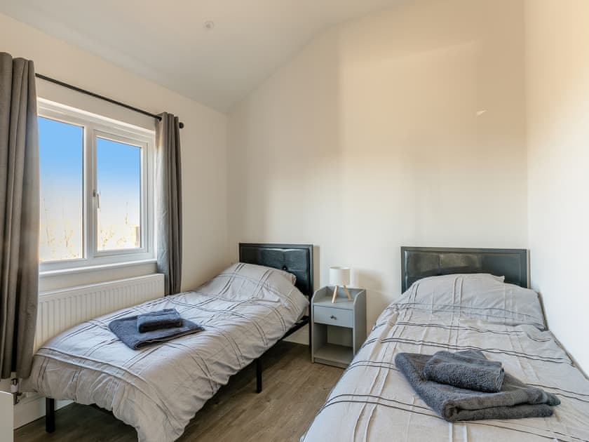 Twin bedroom | Lodge 2 - Fieldview Fishery, Saltfleetby