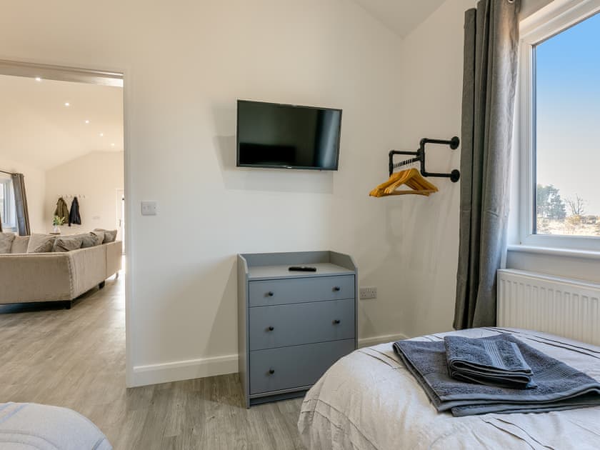 Twin bedroom | Lodge 2 - Fieldview Fishery, Saltfleetby