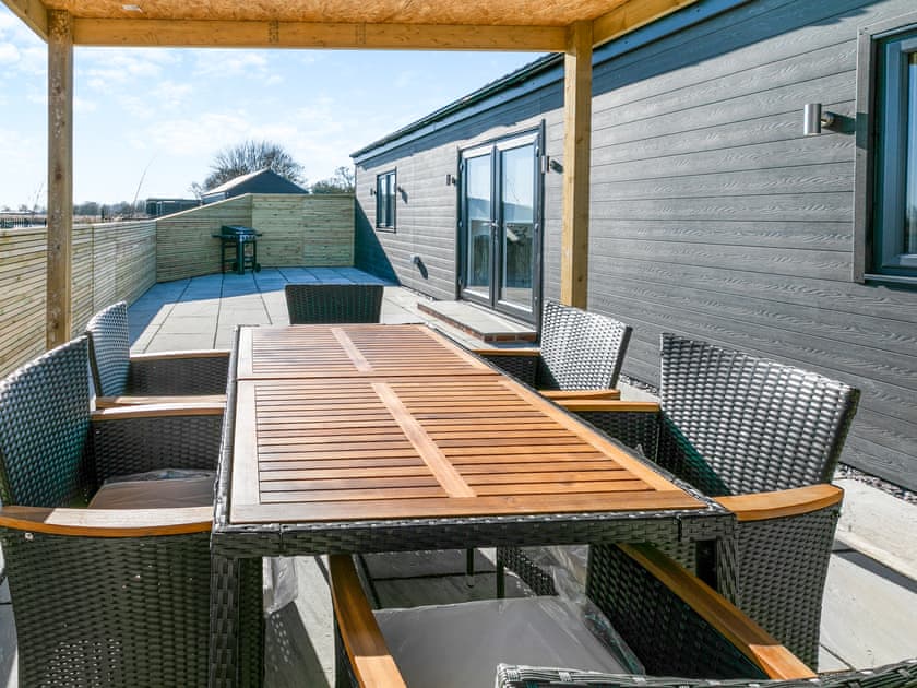 Sitting-out-area | Lodge 2 - Fieldview Fishery, Saltfleetby