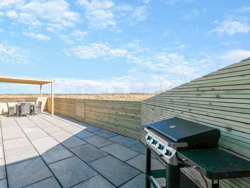 Sitting-out-area | Lodge 2 - Fieldview Fishery, Saltfleetby