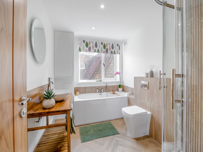 Bathroom | Castle View Apartment - Drury Lane, Lincoln