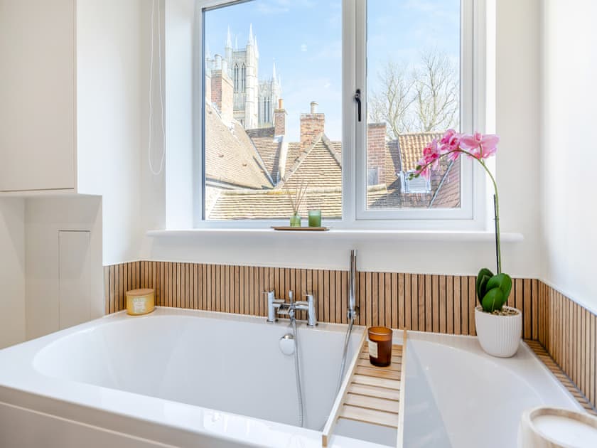 Bathroom | Castle View Apartment - Drury Lane, Lincoln
