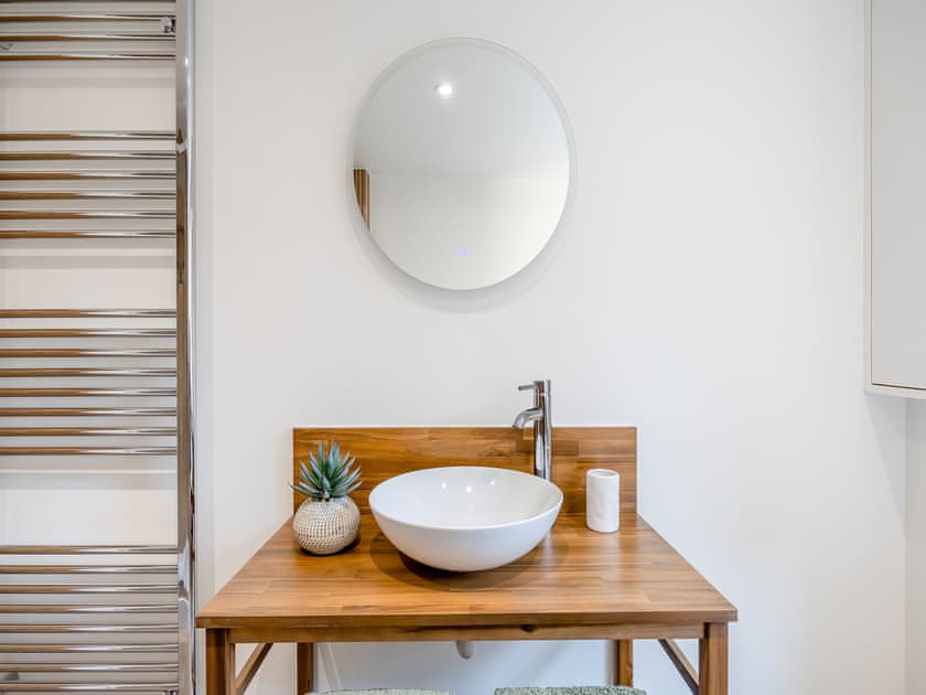 Bathroom | Castle View Apartment - Drury Lane, Lincoln