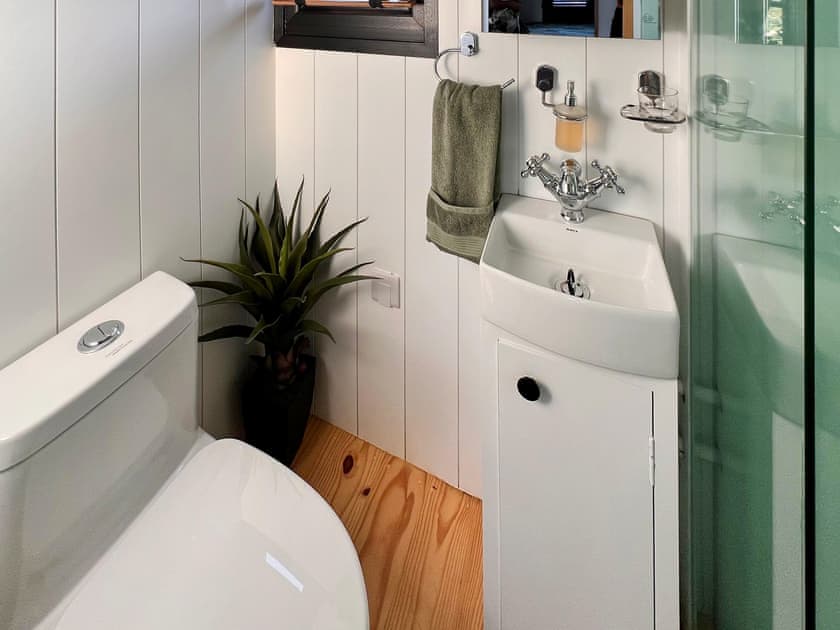 Bathroom | Herdwick, Grove