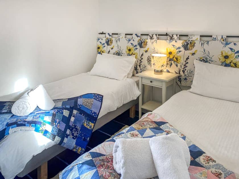 Twin bedroom | The Milking Parlour, St Ives