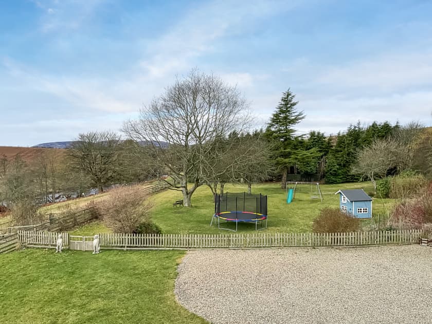 Garden and grounds | Wester Auchleuchrie, Memus, near Kirriemuir