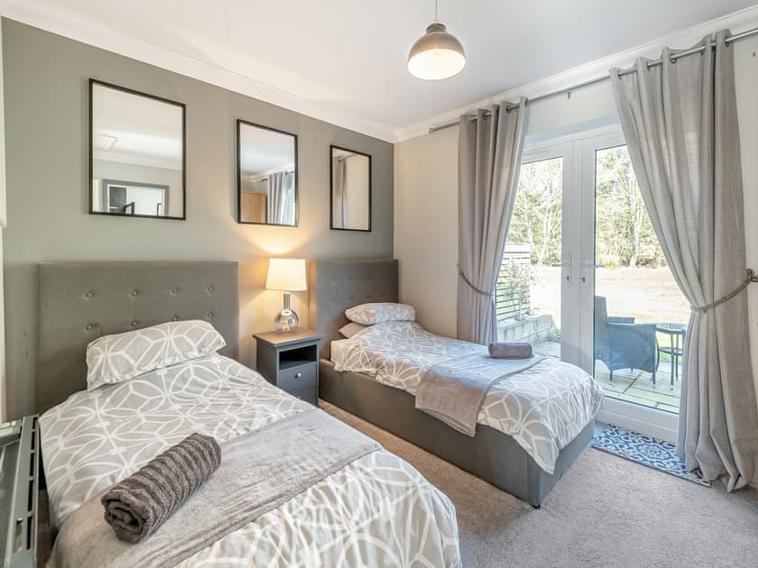 Twin bedroom | Fishermans Den - Everglades Caravan Park and Lodges, Denver, King’s Lynn
