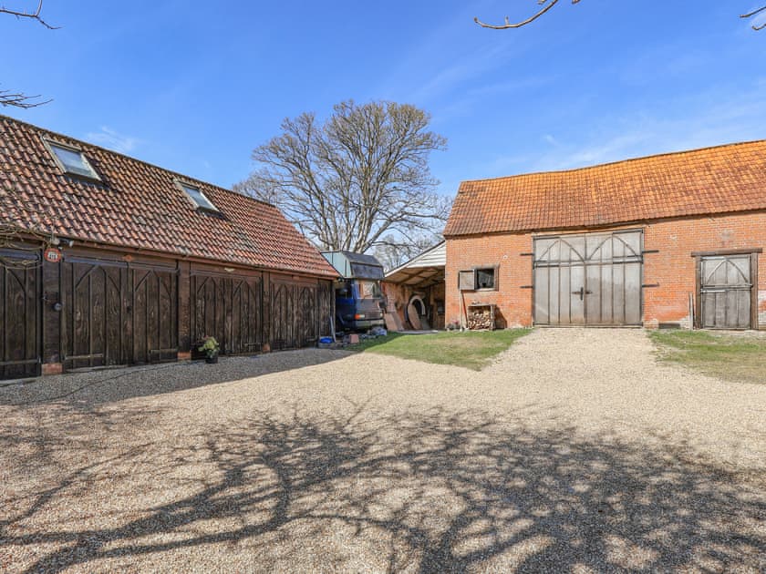 Exterior | The Old Tack Room - Hoopers Holidays, Tilshead