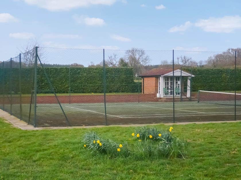 Tennis court | Oaklands Farm- Cottage 1 - Oaklands Farm, East Tytherley