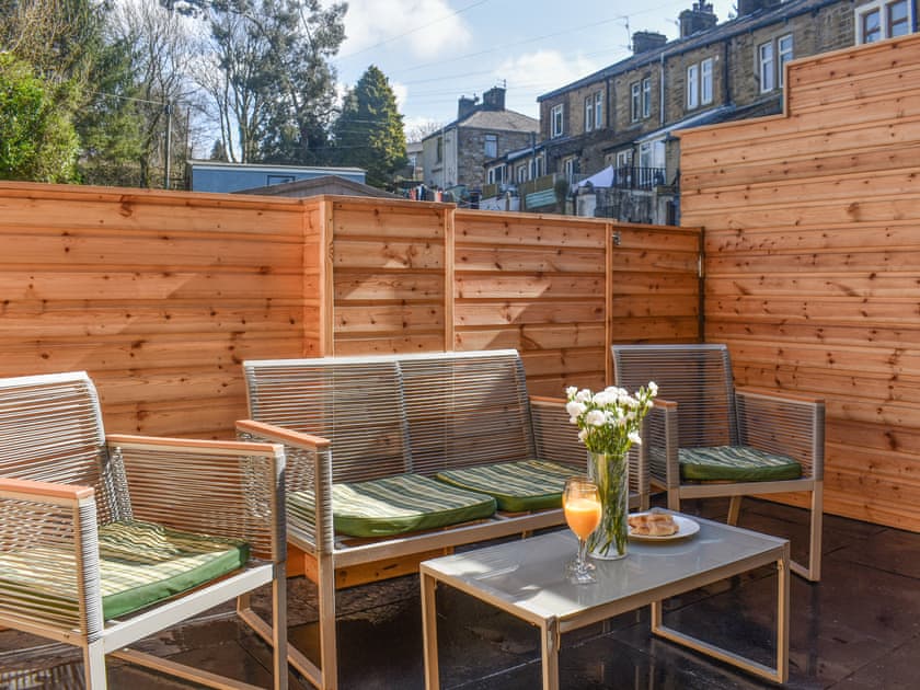 Sitting-out-area | Brun Cottage, Worsthorne