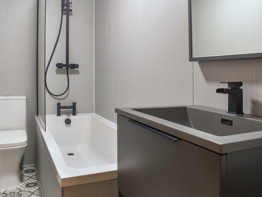 Bathroom | Brun Cottage, Worsthorne