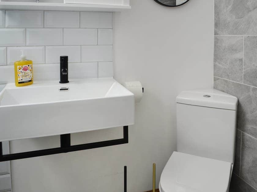Bathroom | Cart House - Clapham Holme Farm Cottages, Great Hatfield, near Hull