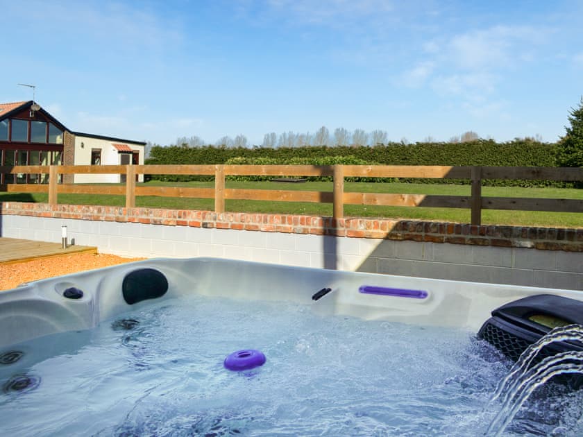 Jacuzzi | Cart House - Clapham Holme Farm Cottages, Great Hatfield, near Hull