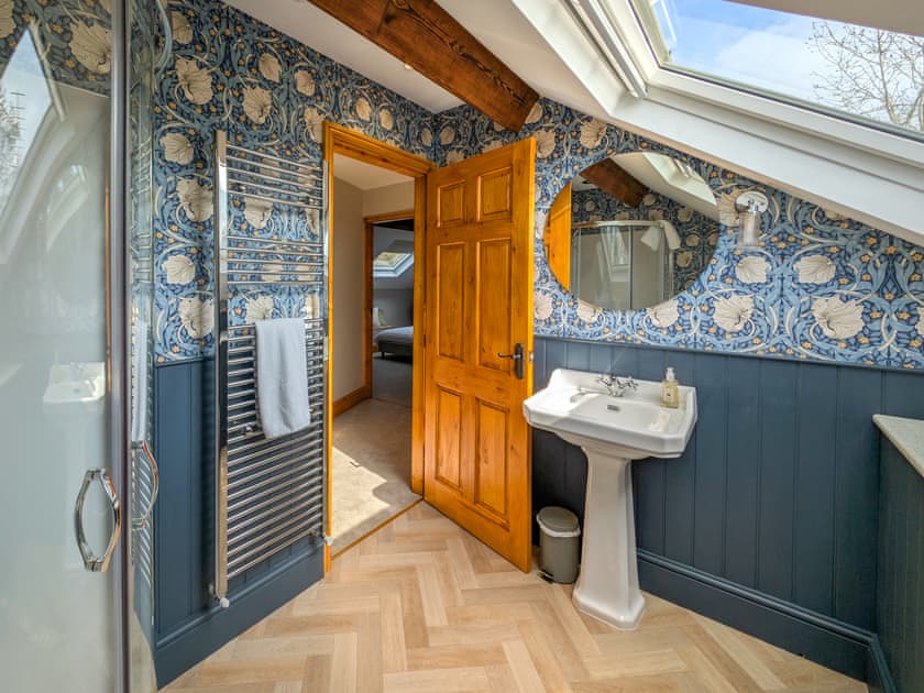 Bathroom | Firs Retreat, Balderton, near Newark