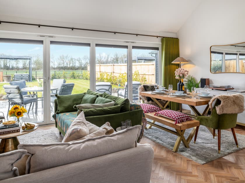 Open plan living space | Wiggles Cottage - Wiggles and Piggles, Wimbish